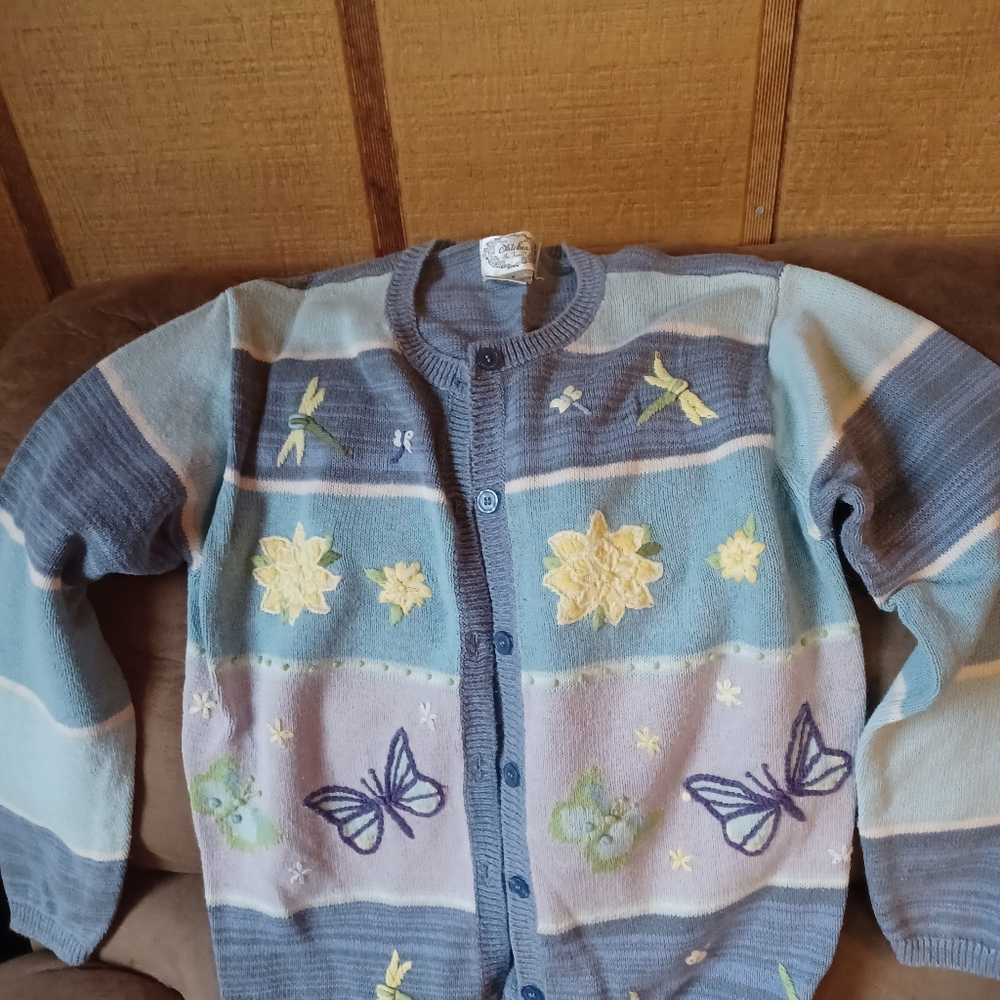 Cardigans sweater